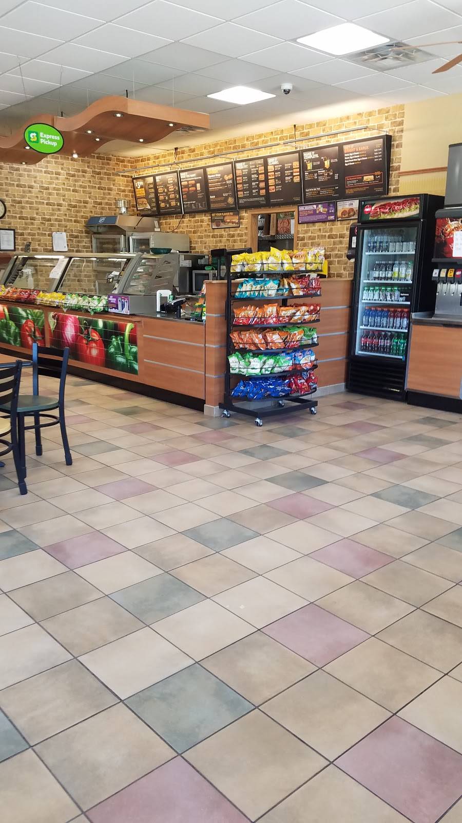 Subway | restaurant | 2150 Twin Valley Dr, Dubuque, IA 52003, USA | 5635561611 OR +1 563-556-1611