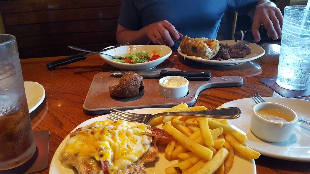 Outback Steakhouse | restaurant | 3939 1st Ave SE, Cedar Rapids, IA 52402, USA | 3193666683 OR +1 319-366-6683