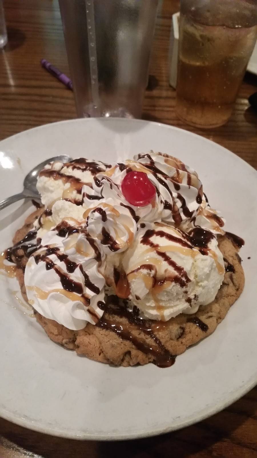 Champps | restaurant | 1201 S Joyce St, Arlington, VA 22202, USA | 7034143601 OR +1 703-414-3601