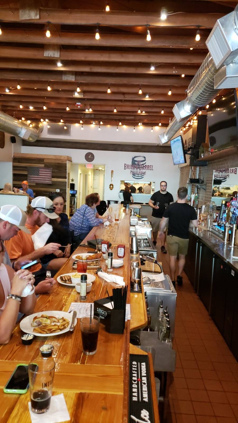 The Brick & Barrel Public House | restaurant | 209 W Main St, Leesburg, FL 34748, USA | 3524313069 OR +1 352-431-3069