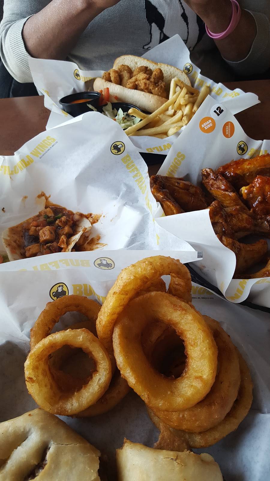 Buffalo Wild Wings | restaurant | 17510 Halsted St, Homewood, IL 60430, USA | 7089229453 OR +1 708-922-9453