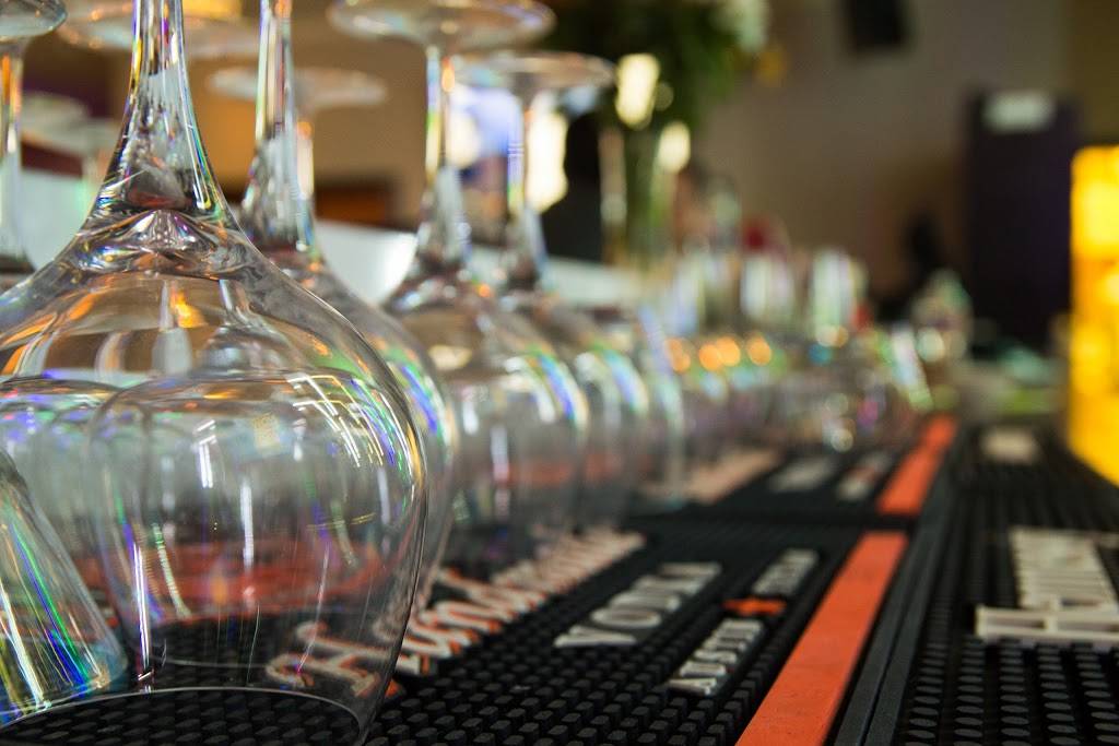 Four Seasons Lounge | night club | 12000 Bellaire Blvd #108, Houston, TX 77072, USA | 8322883660 OR +1 832-288-3660