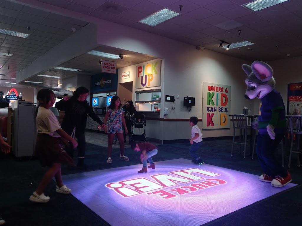 Chuck E. Cheese | restaurant | 1027 Oliver Rd, Fairfield, CA 94533, USA | 7072414004 OR +1 707-241-4004