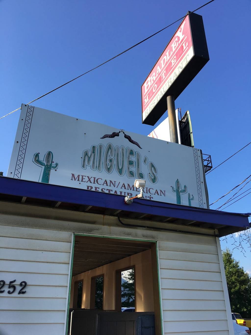 Miguels Mexican & American Restaurant | restaurant | 4252 Business Center Dr, Charlotte, NC 28214, USA | 7043933890 OR +1 704-393-3890