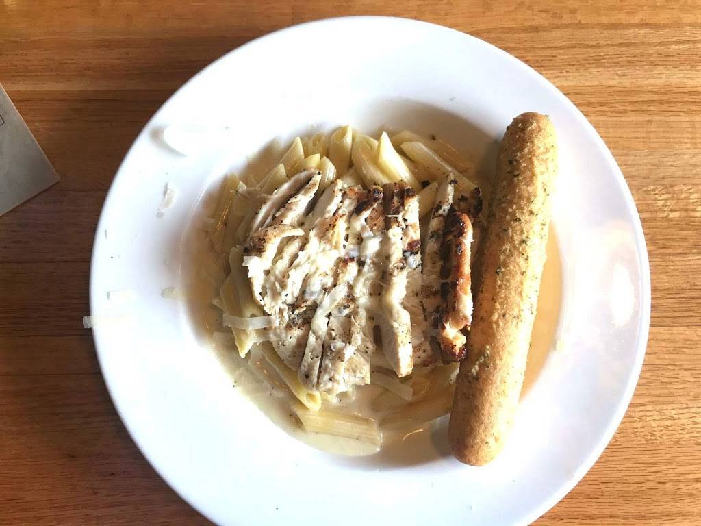 Applebees Grill + Bar | restaurant | 4300 Green Mt Crossing Dr, Shiloh, IL 62269, USA | 6186326210 OR +1 618-632-6210