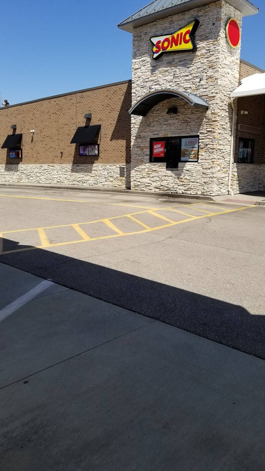 Sonic Drive-In | restaurant | 9328 Highland Rd, White Lake Charter Township, MI 48386, USA | 2484616158 OR +1 248-461-6158