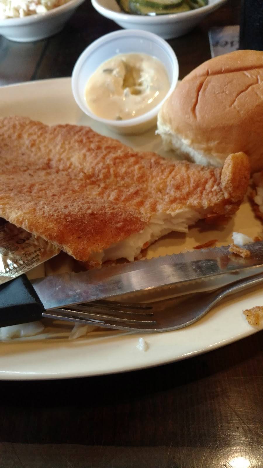 McCalls Tavern | restaurant | 997 Alverez Ave, Lady Lake, FL 32159, USA | 3527509441 OR +1 352-750-9441