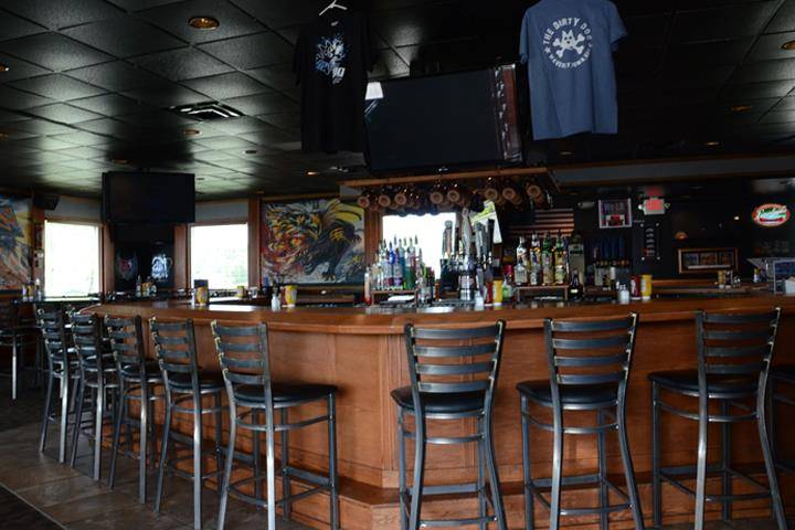 Dirty Dog American Bar & Grill Waverly | restaurant | 1016 W Bremer Ave #2931, Waverly, IA 50677, USA | 3193528819 OR +1 319-352-8819