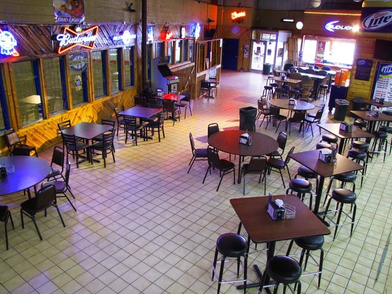 Watering Hole | restaurant | 2107 Velp Ave, Green Bay, WI 54303, USA | 9204340805 OR +1 920-434-0805