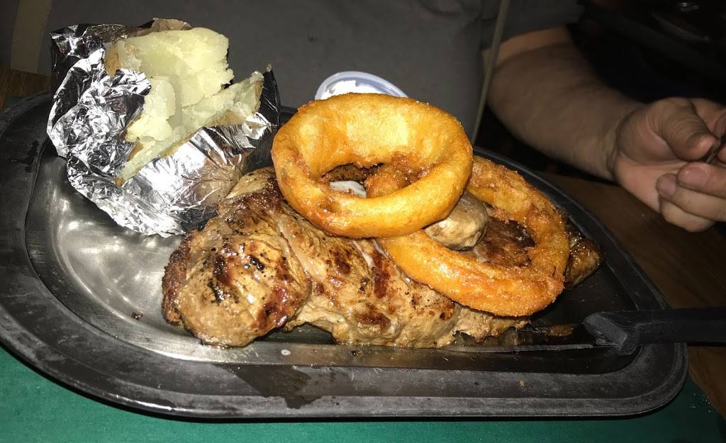 Mathews Supper Club | restaurant | 155 8th St, Clintonville, WI 54929, USA | 7158233463 OR +1 715-823-3463