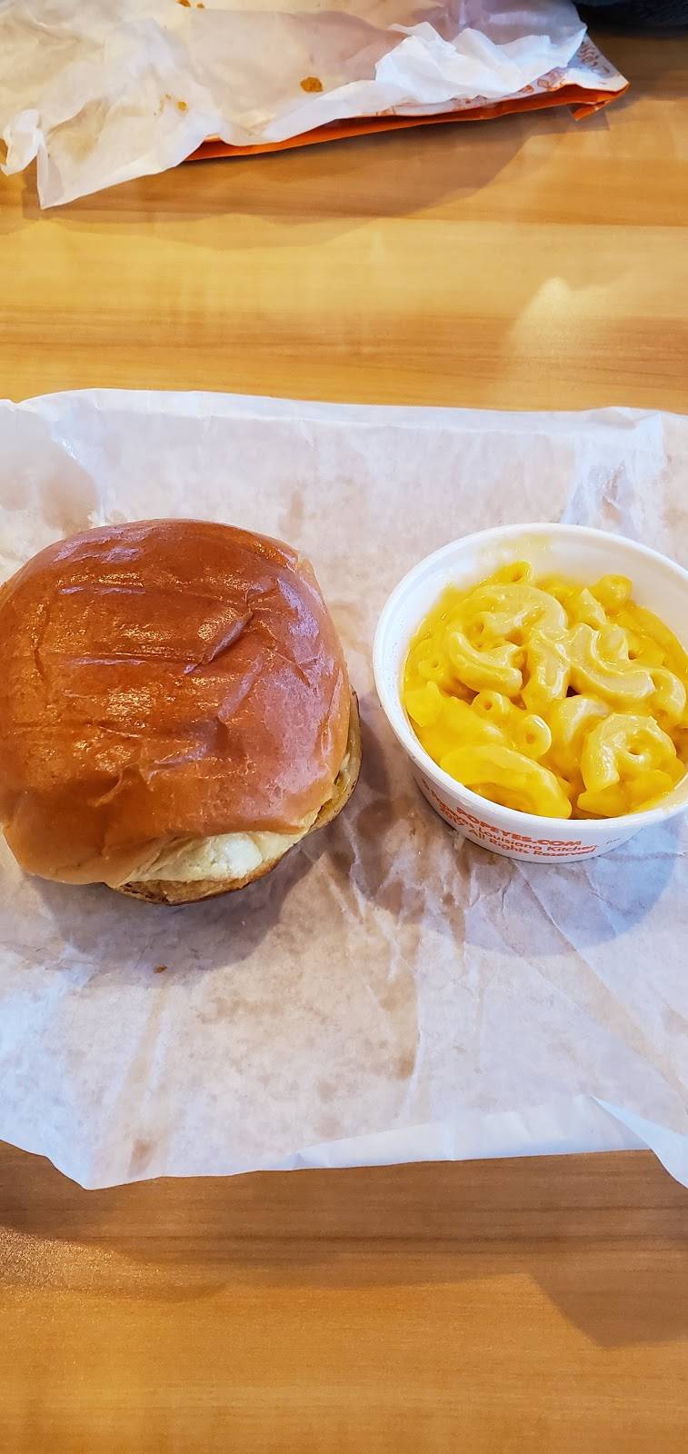 Popeyes Louisiana Kitchen | restaurant | 832 W Johnson St, Fond du Lac, WI 54935, USA | 9202668046 OR +1 920-266-8046