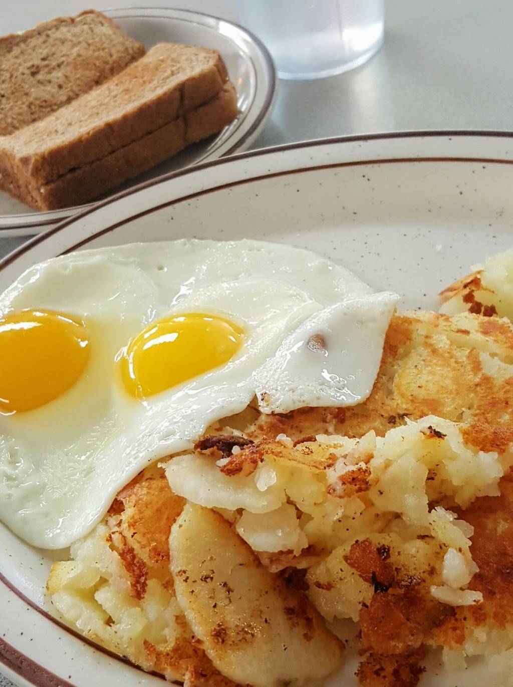 Sammys | restaurant | 625 River St, Painesville, OH 44077, USA | 4403571417 OR +1 440-357-1417