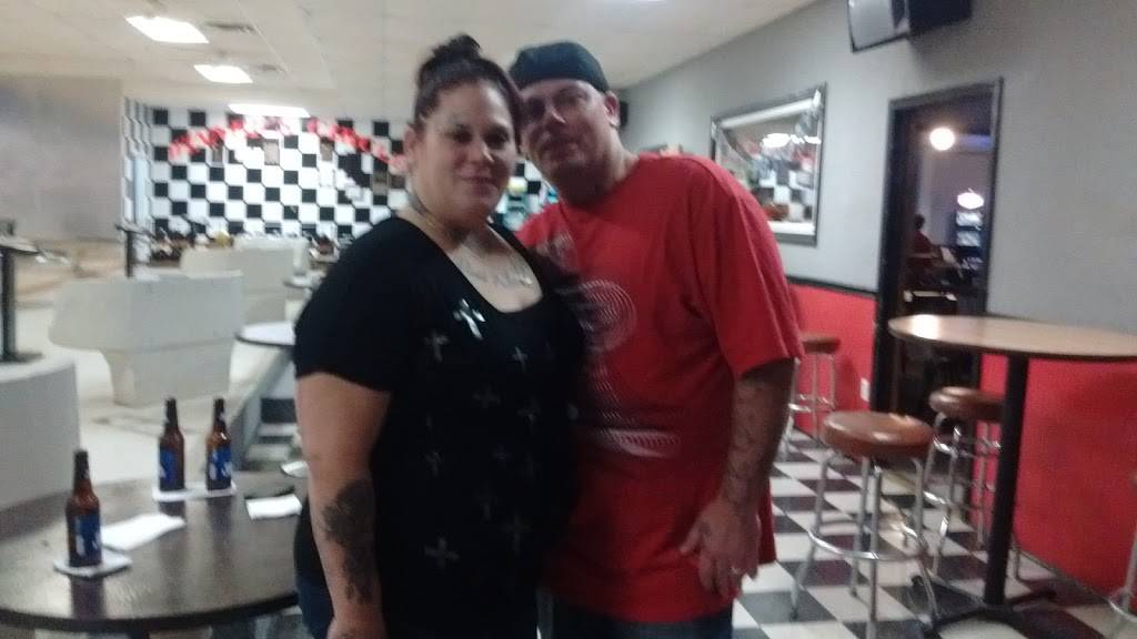 Fast Lanes & Pit Stop Restaurant | restaurant | 719 W Elm St, Hoopeston, IL 60942, USA | 2172836505 OR +1 217-283-6505