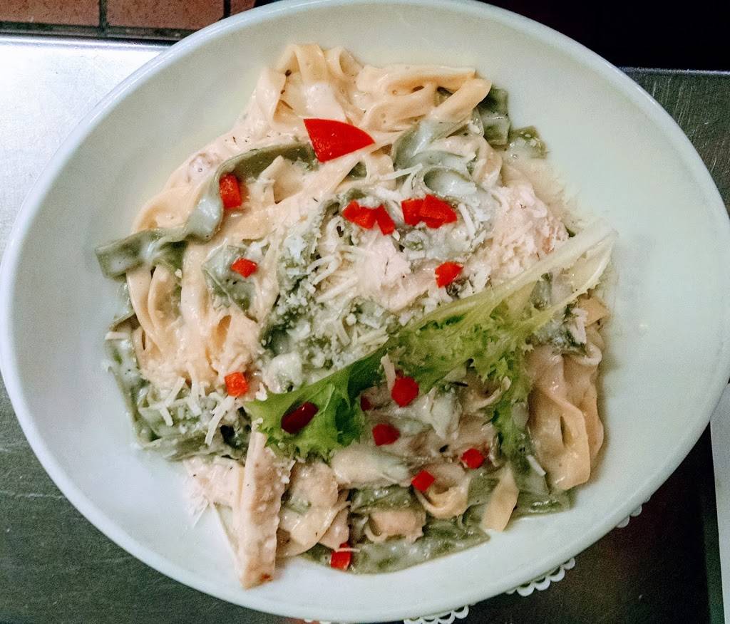 Anns Italian Restaurant | restaurant | 5969 S 108th Pl, Hales Corners, WI 53130, USA | 4144255040 OR +1 414-425-5040