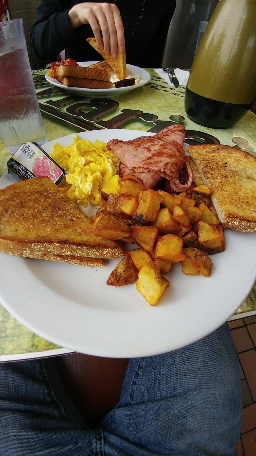 Marias Restaurant | meal takeaway | 131 Sandwich St S, Amherstburg, ON N9V 1Z9, Canada | 5197364000 OR +1 519-736-4000