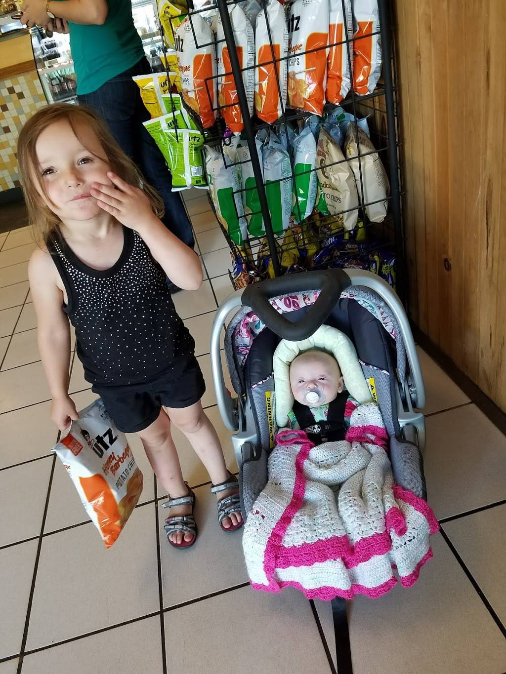 Angelos Pizzeria Of Lisbon | restaurant | 195 Lisbon St #6020, Lisbon, ME 04250, USA | 2073537500 OR +1 207-353-7500