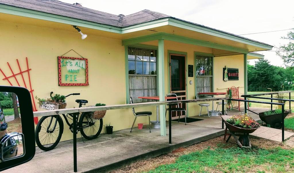 Gannys Pie Shop | restaurant | 6018 TX-37, Winnsboro, TX 75494, USA | 9032430992 OR +1 903-243-0992