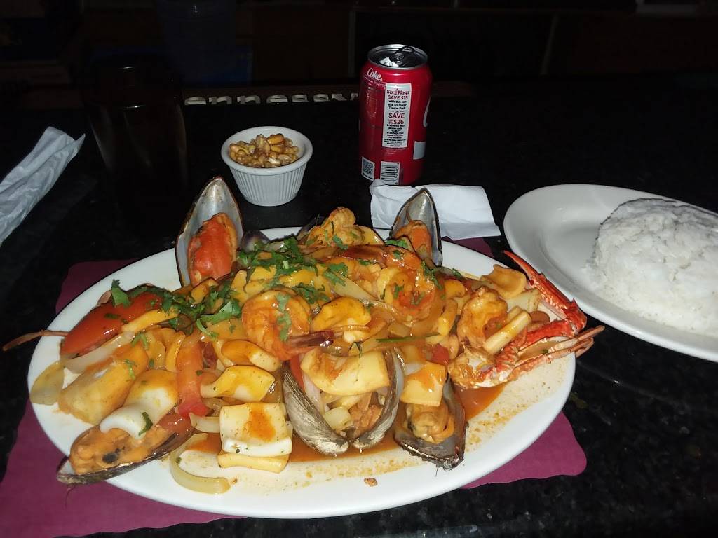 Huguitos Restaurant & Bar | restaurant | 19 White St, West Orange, NJ 07052, USA | 9737364121 OR +1 973-736-4121