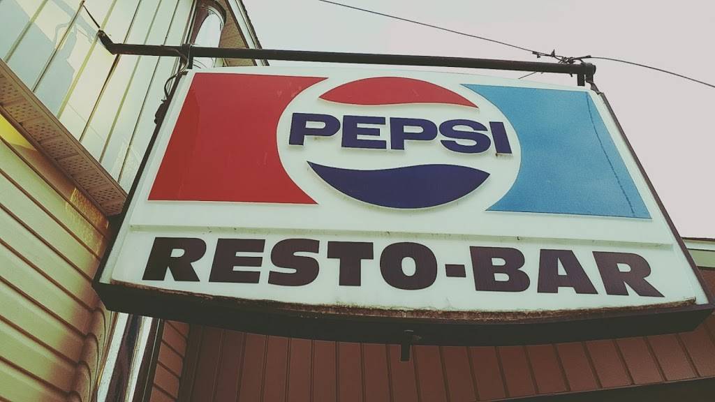 Restaurant De La Vallee | restaurant | 117 Rue Saint Joseph, Lac-des-Écorces, QC J0W 1H0, Canada | 8195853544 OR +1 819-585-3544