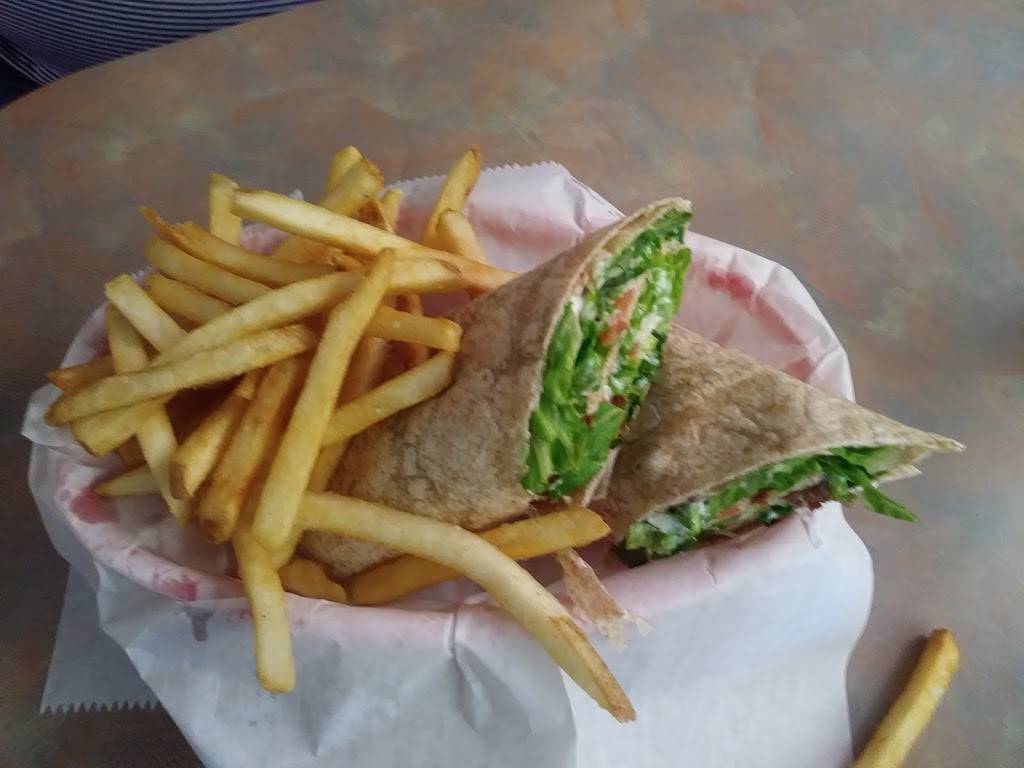 At The Tracks | restaurant | 6009 Main St, Lula, GA 30554, USA | 6786498248 OR +1 678-649-8248