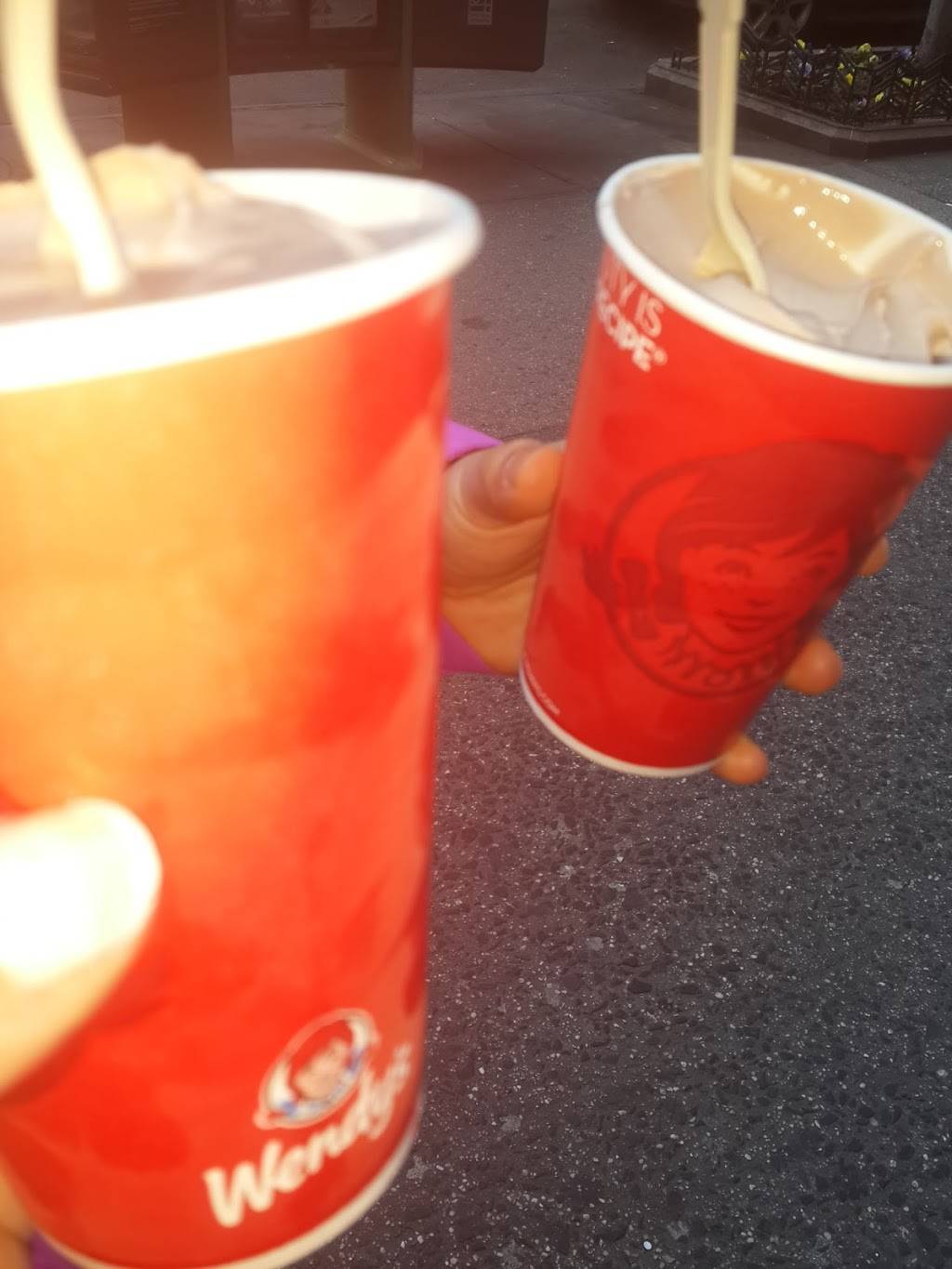 Wendys | restaurant | 4 South St Space 2, New York, NY 10004, USA | 2122209989 OR +1 212-220-9989