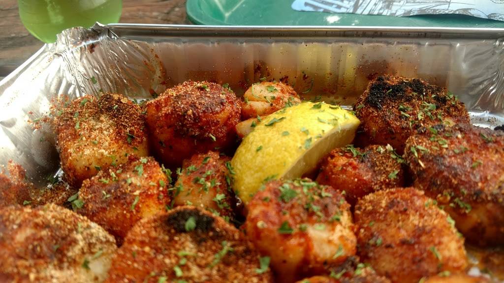 White Cap Fish Market | restaurant | 120 Main St, Islip, NY 11751, USA | 6315810125 OR +1 631-581-0125