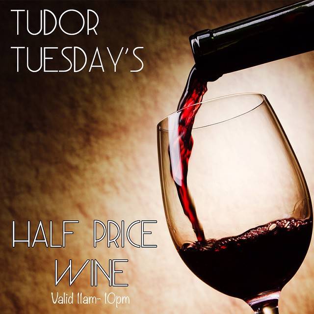 Tudor Arms Pub | restaurant | 1822 Whites Rd N, Pickering, ON L1V 4M1, Canada | 9054925455 OR +1 905-492-5455