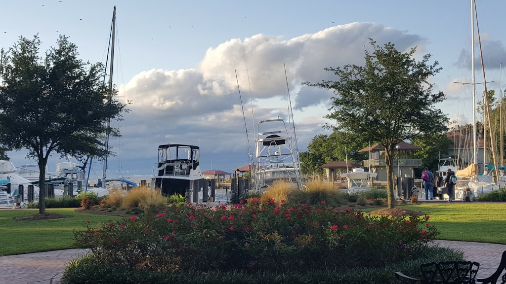 Fairhope Yacht Club | restaurant | 101 Volanta Ave, Fairhope, AL 36532, USA | 2519283276 OR +1 251-928-3276