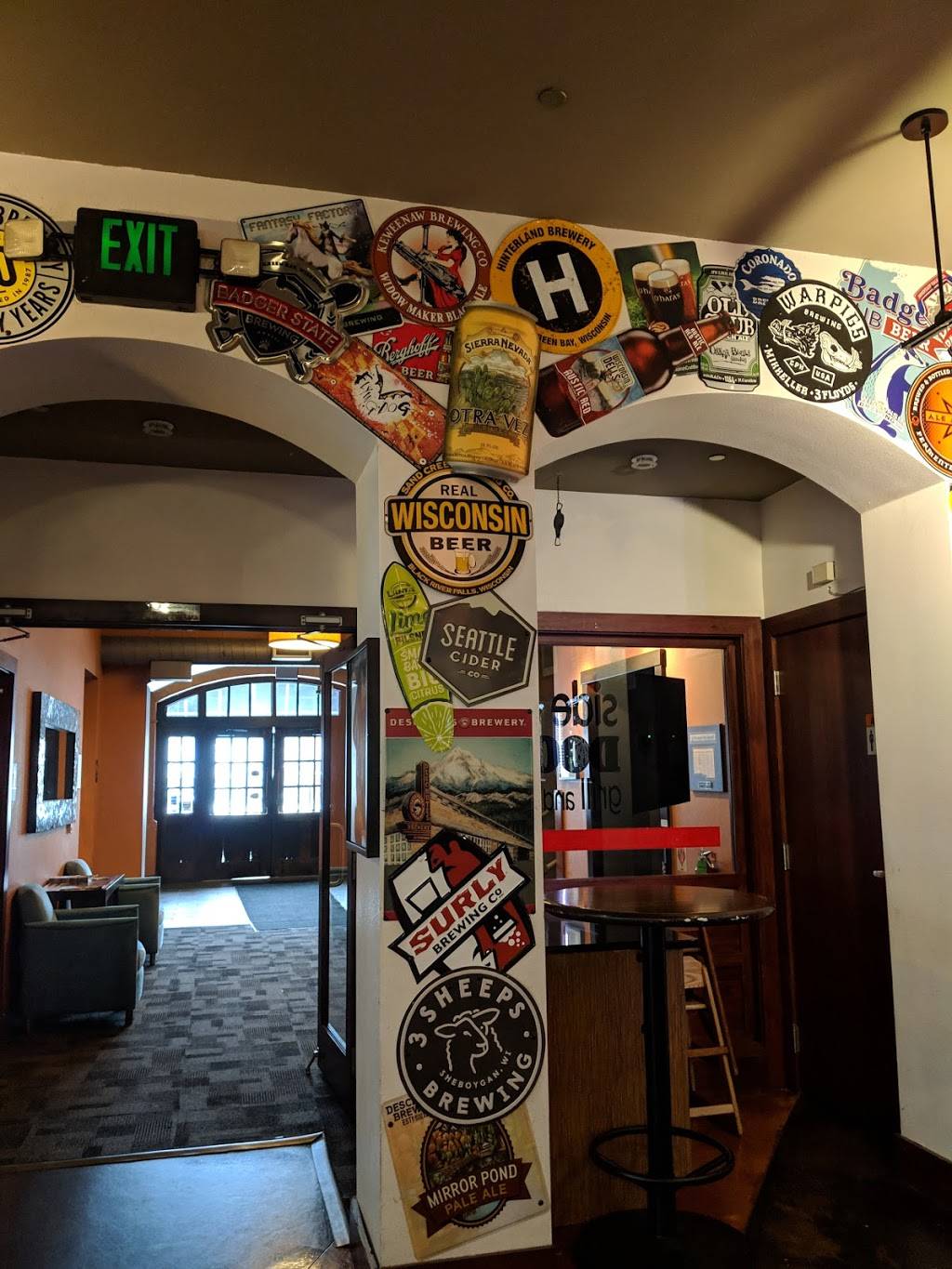 The Side Door Grill and Tap | restaurant | 240 W Gilman St, Madison, WI 53703, USA | 6083104800 OR +1 608-310-4800