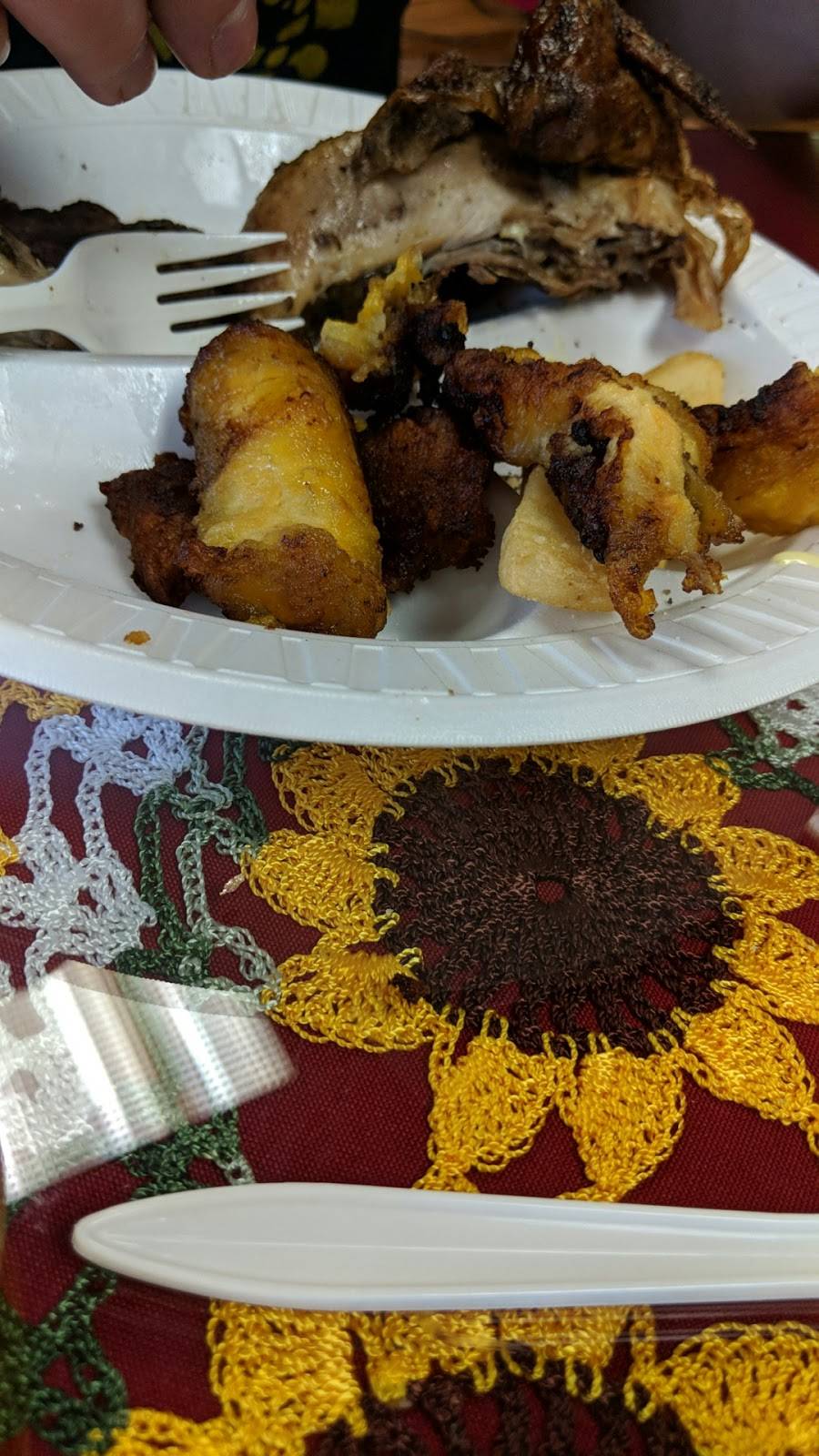 Papis Chicken | restaurant | 6315 Old Branch Ave, Camp Springs, MD 20748, USA | 3014491333 OR +1 301-449-1333