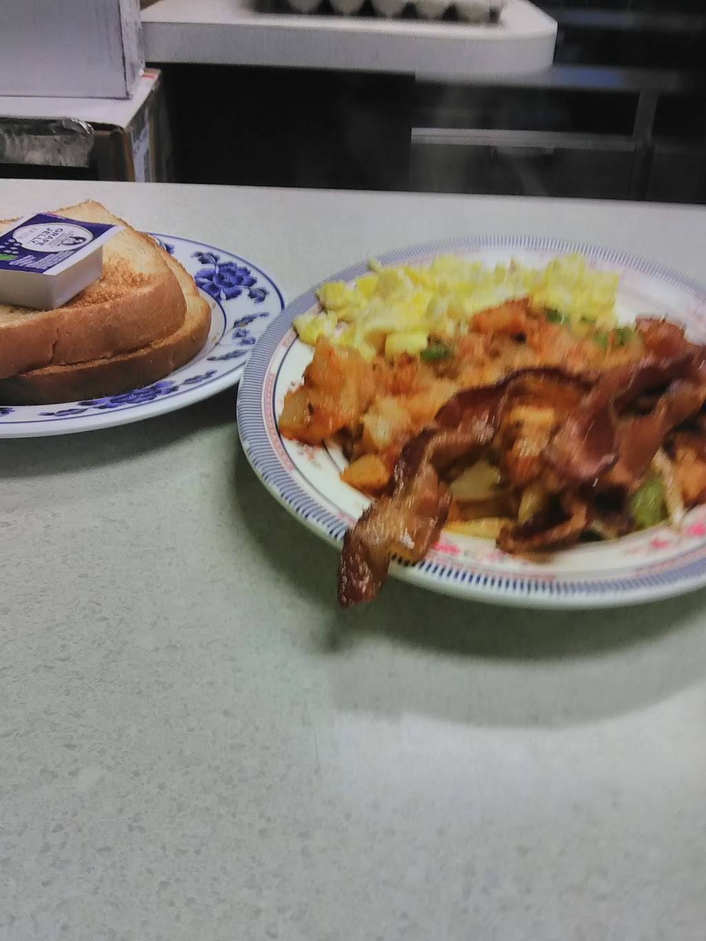 White Corner Restaurant | restaurant | 4401 Southern Ave SE, Capitol Heights, MD 20743, USA | 3014202010 OR +1 301-420-2010