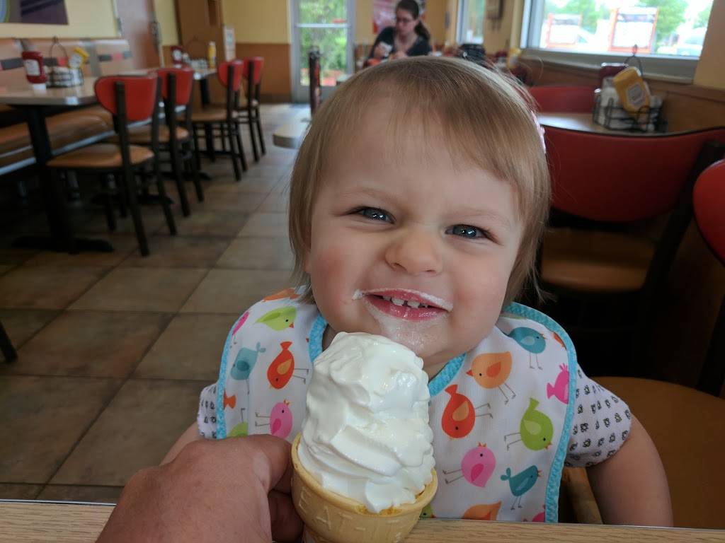 A&W Restaurant | restaurant | 1196 Westowne Dr, Neenah, WI 54956, USA | 9207516847 OR +1 920-751-6847