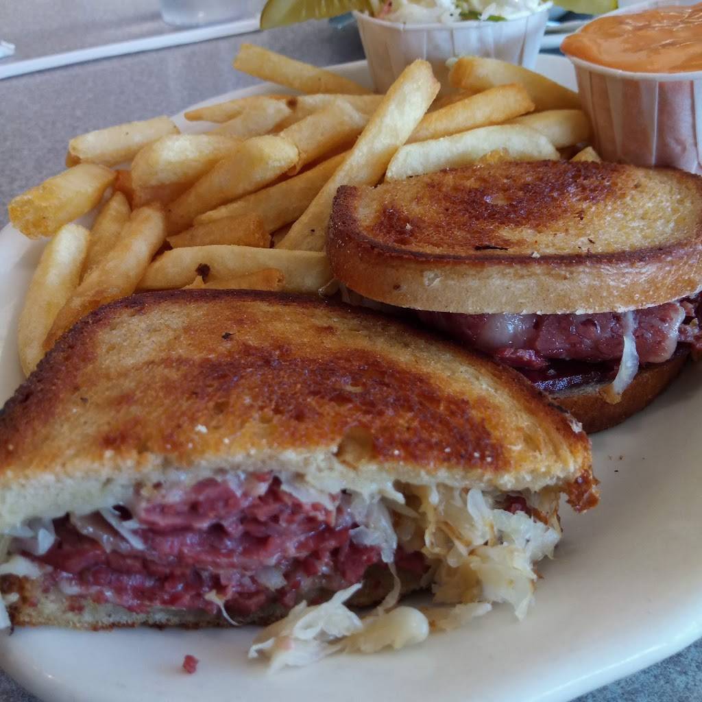 Duchess Diner | restaurant | 1000 Stratford Ave, Stratford, CT 06615, USA | 2033757366 OR +1 203-375-7366