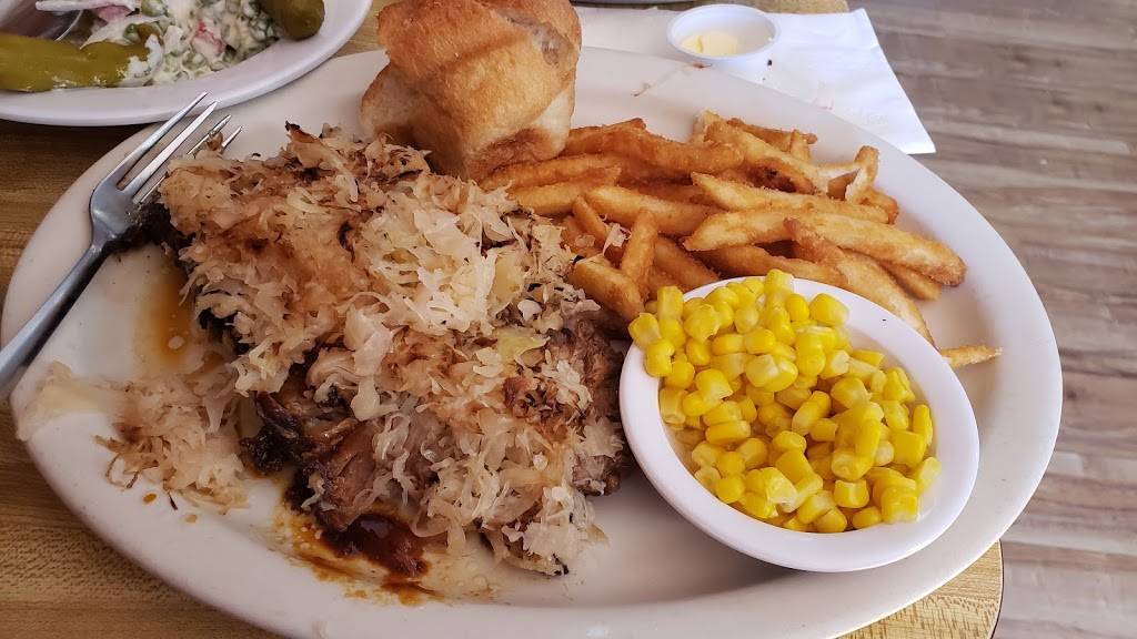 Carols Lakeview Restaurant | restaurant | 200 Iroquois Dr, Cherokee Village, AR 72529, USA | 8702573595 OR +1 870-257-3595