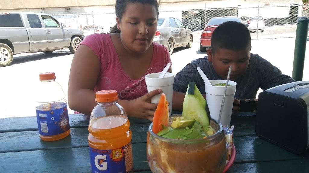 Subway | restaurant | 2135 E California Ave, Bakersfield, CA 93307, USA | 6616332255 OR +1 661-633-2255