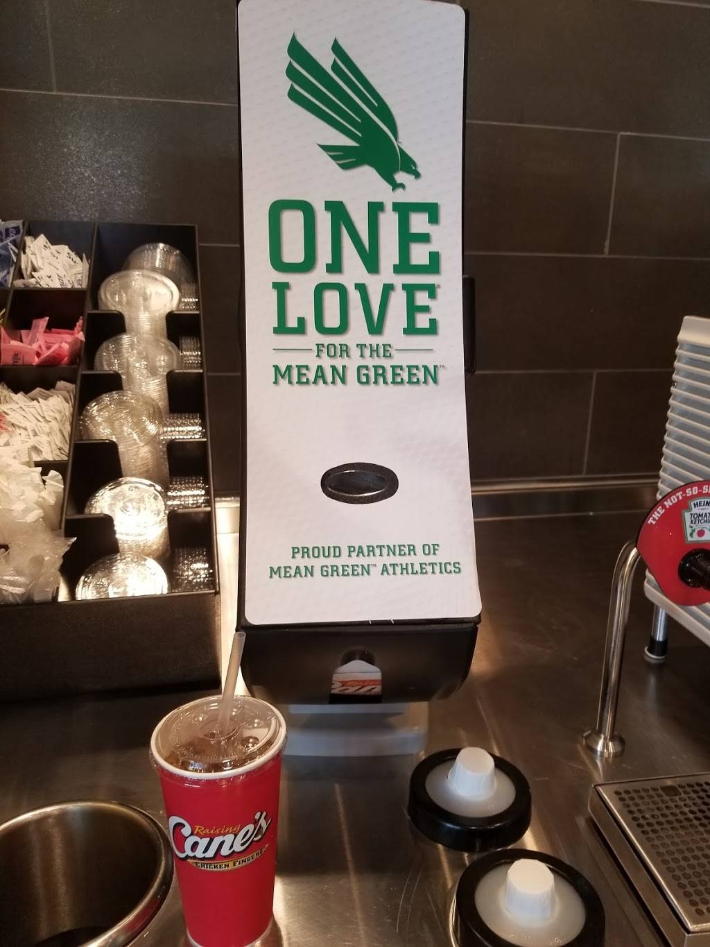 Raising Canes Chicken Fingers | meal takeaway | 1511 S Loop 288, Denton, TX 76205, USA | 9403200009 OR +1 940-320-0009