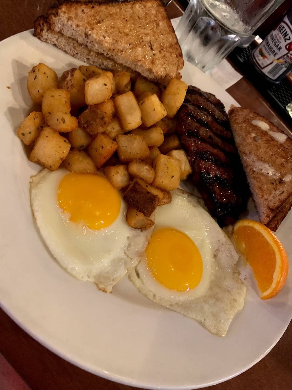 Shorelines Casino Thousand Islands | restaurant | 380 ON-2, Gananoque, ON K7G 2V4, Canada | 6133826800 OR +1 613-382-6800