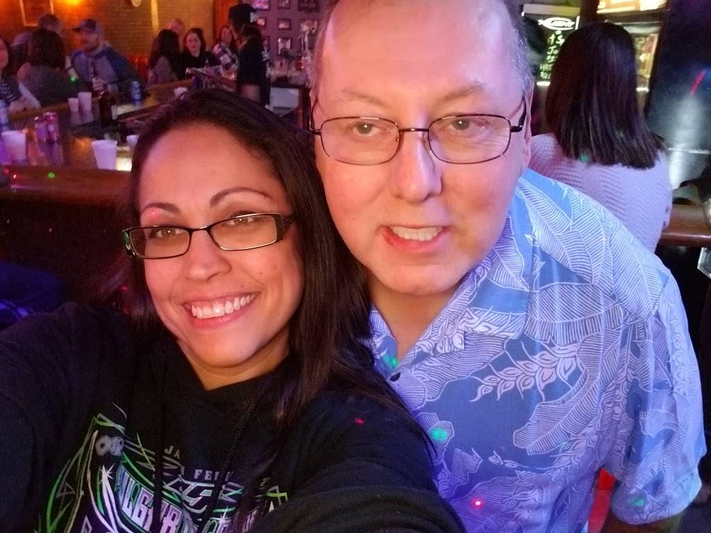 Gigs Place | restaurant | 220 E Locust St, Fairbury, IL 61739, USA | 8156923302 OR +1 815-692-3302