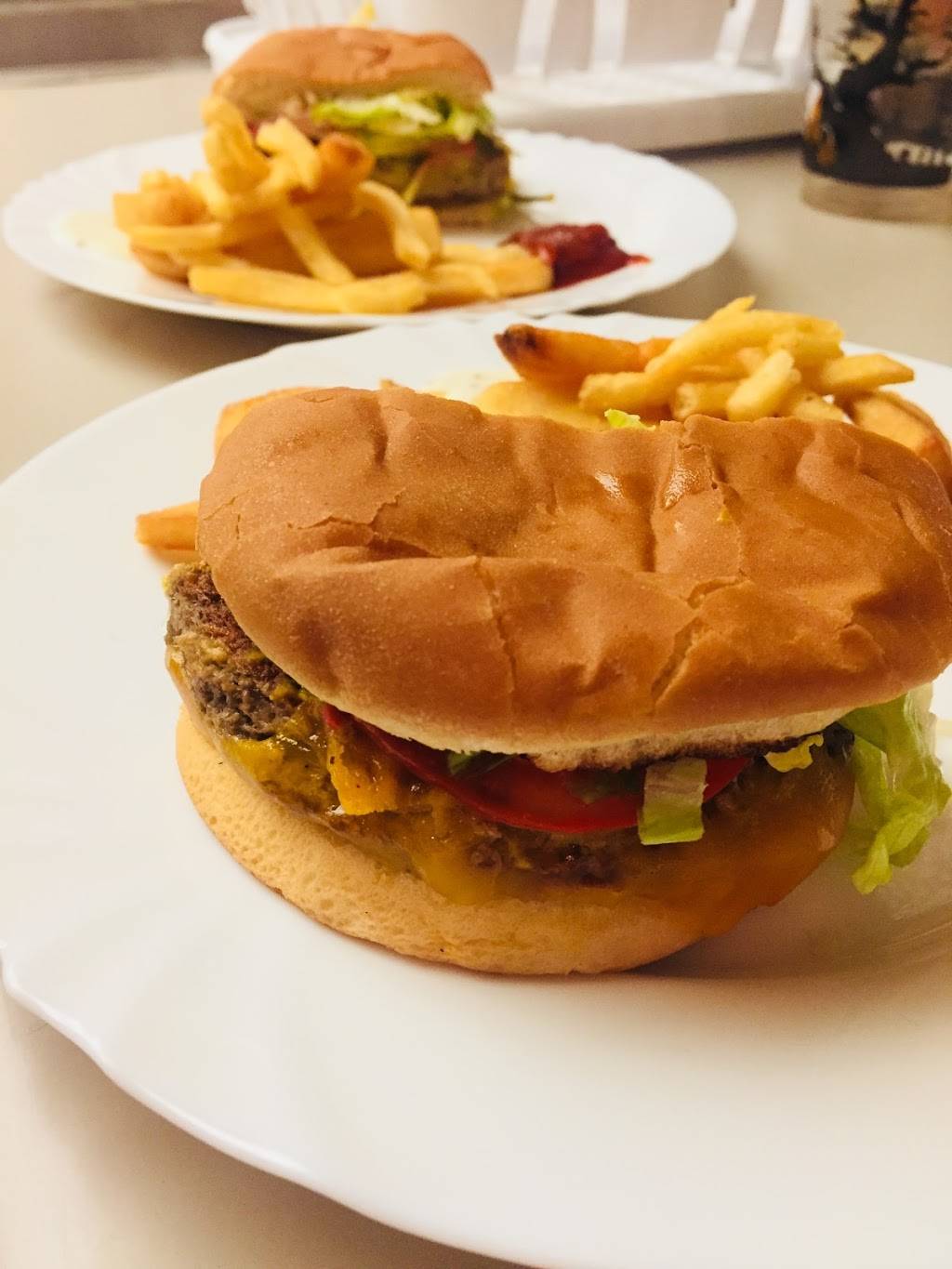 Fatburger | restaurant | 14402 Ventura Blvd, Sherman Oaks, CA 91423, USA | 8189053137 OR +1 818-905-3137