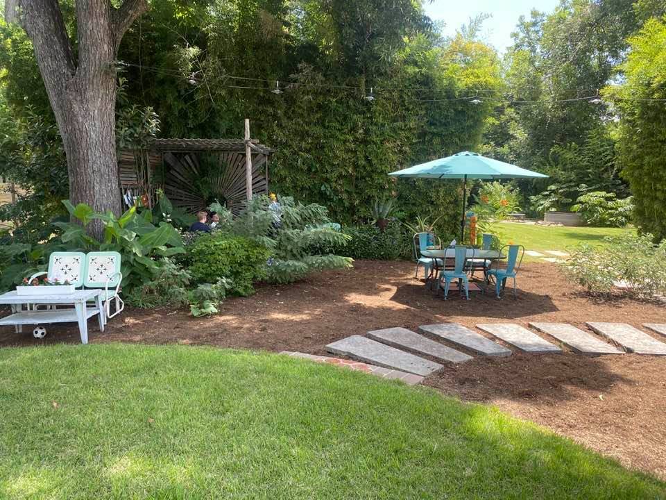 Happy Foods + SWOOP Wine Garden | restaurant | Swoop House & Gardens, 3012 Gonzales St, Austin, TX 78702, USA | 5123856700 OR +1 512-385-6700