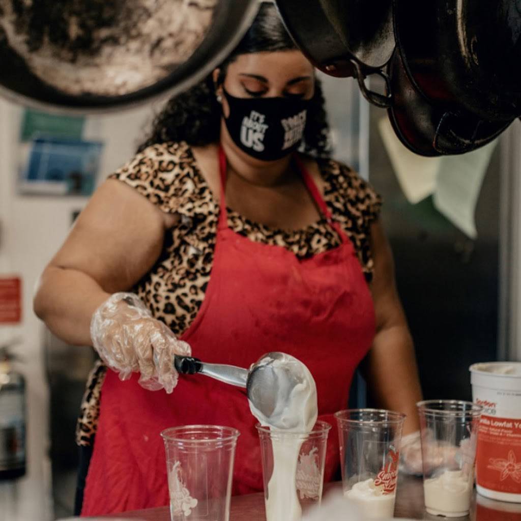 Smoothie Queen | restaurant | 1611 E Kalamazoo St, Lansing, MI 48912, USA | 5175122635 OR +1 517-512-2635