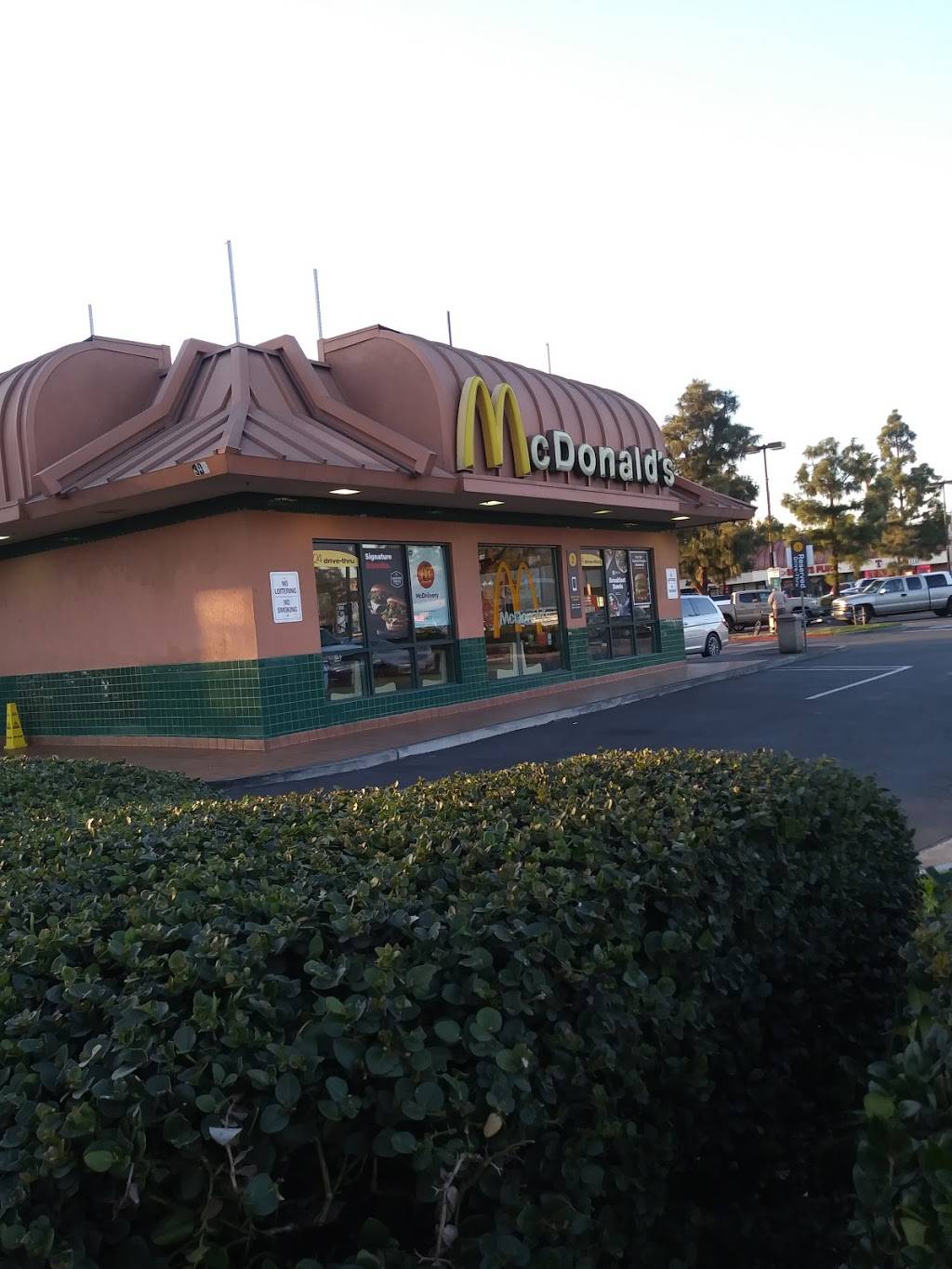 McDonalds | cafe | 301 E First St, Santa Ana, CA 92701, USA | 7149723140 OR +1 714-972-3140