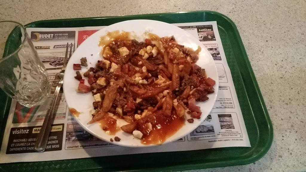 Poulet Frit Ideal | restaurant | 0G1, 5100 Rue Papineau, Lac-Mégantic, QC G6B 1Y8, Canada | 8195833222 OR +1 819-583-3222