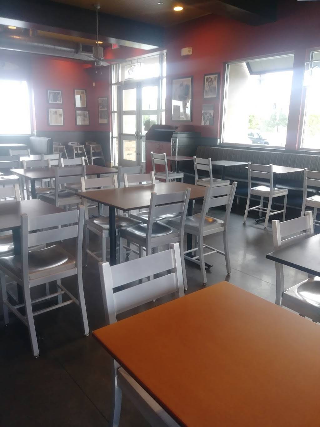 Raising Canes Chicken Fingers | meal takeaway | 2820 Cornhusker Hwy, Lincoln, NE 68504, USA | 4024135100 OR +1 402-413-5100