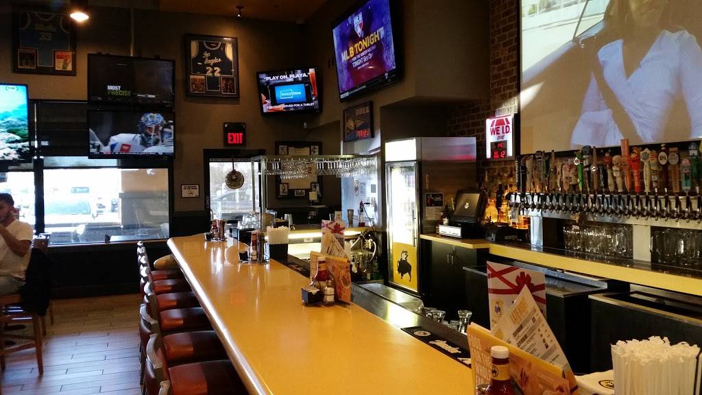 Buffalo Wild Wings | restaurant | 18965 Bear Valley Rd, Apple Valley, CA 92308, USA | 7609611500 OR +1 760-961-1500
