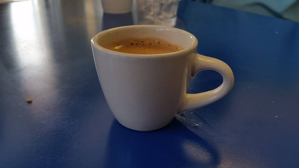 El Canal Cafe | restaurant | 8401 NW South River Dr, Medley, FL 33166, USA | 3058882485 OR +1 305-888-2485