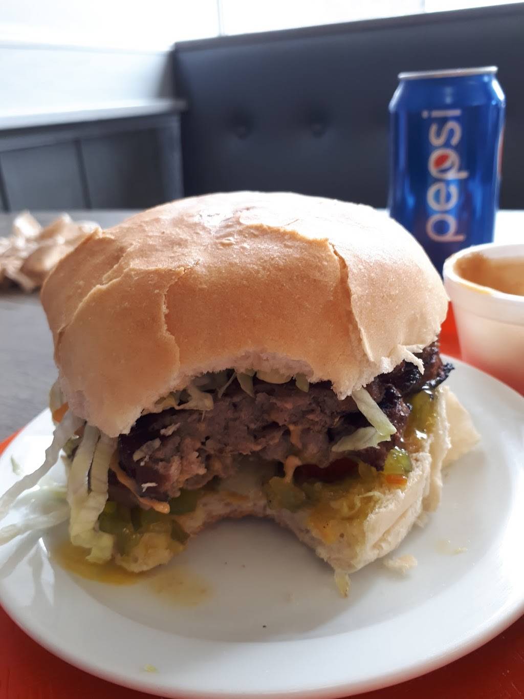 Mikes Delhi Submarine | restaurant | 105 King St, Delhi, ON N4B 1X7, Canada | 5195823449 OR +1 519-582-3449