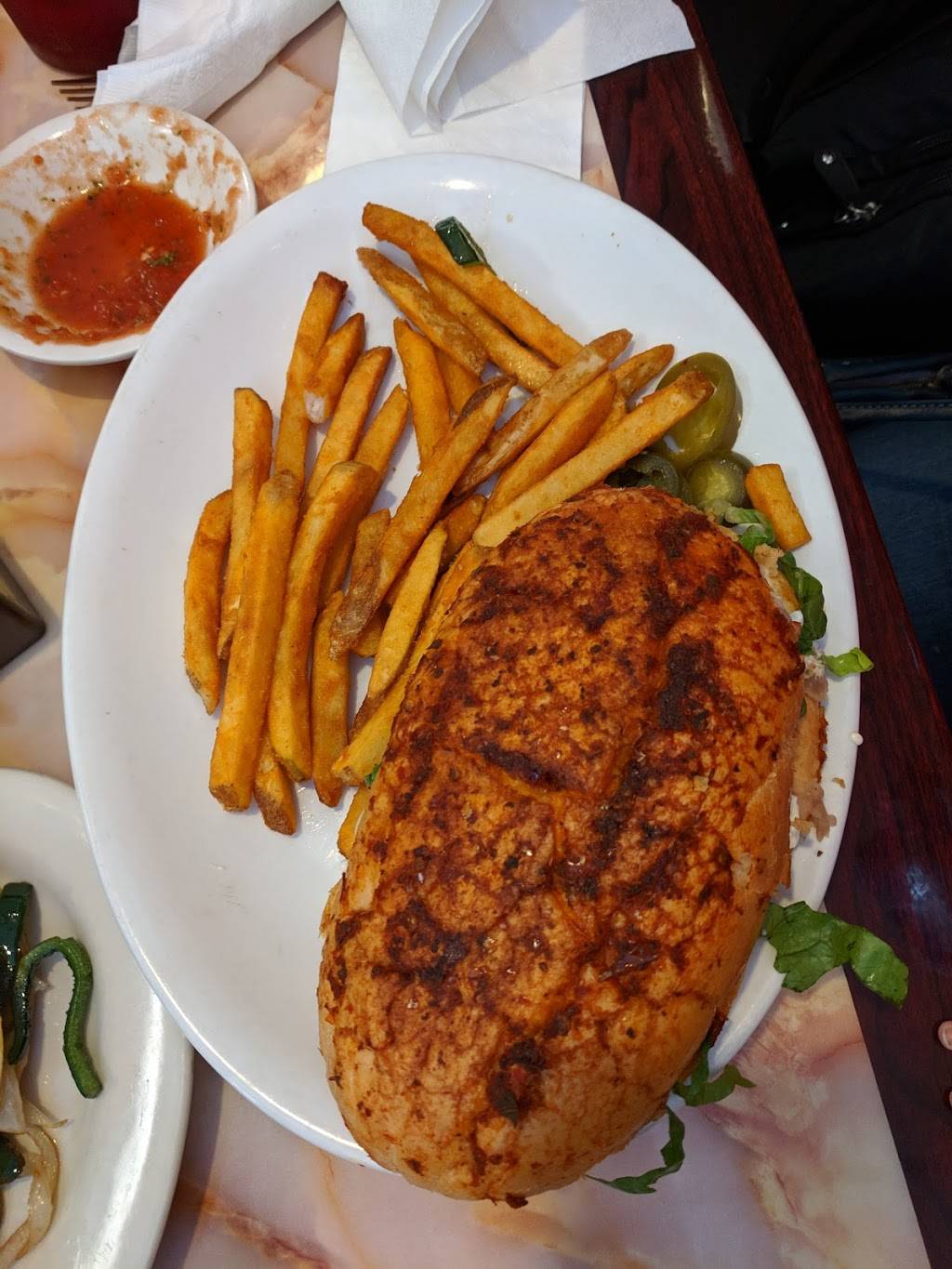 El Sombrero | restaurant | 1049 W Rochelle Rd, Irving, TX 75062, USA | 4695243645 OR +1 469-524-3645