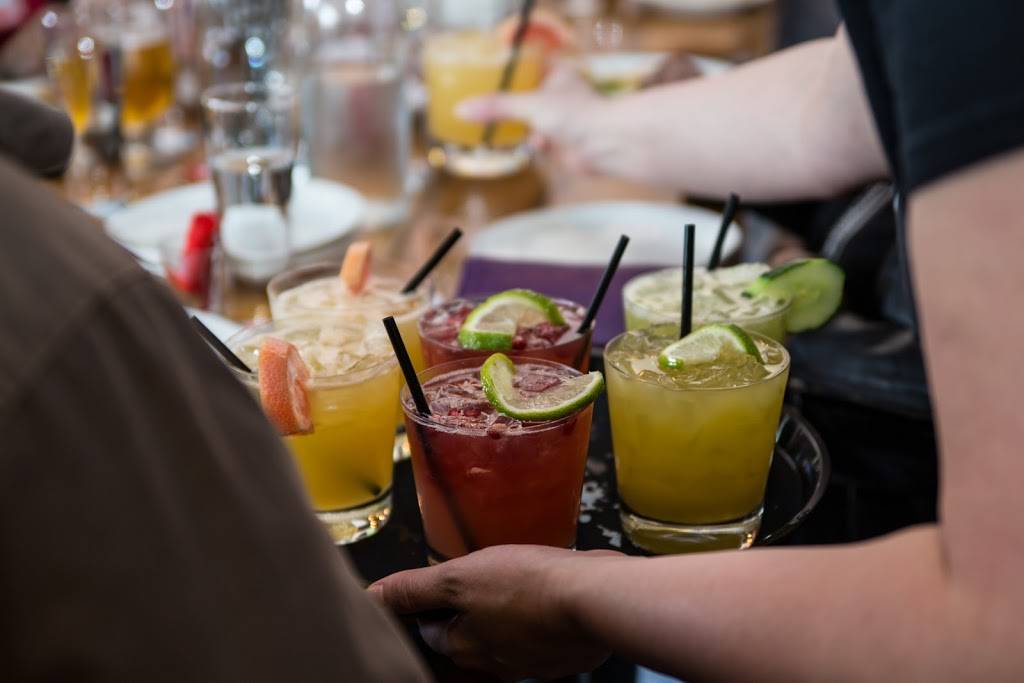 Zig Zag Restaurant | restaurant | 4429 W Montrose Ave, Chicago, IL 60641, USA | 7739357000 OR +1 773-935-7000