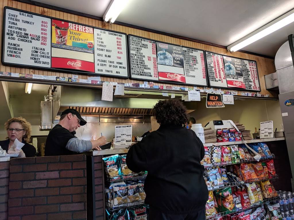 Mikes Famous Steaks & Subs | restaurant | 754 E Chestnut Hill Rd, Newark, DE 19713, USA | 3024530331 OR +1 302-453-0331